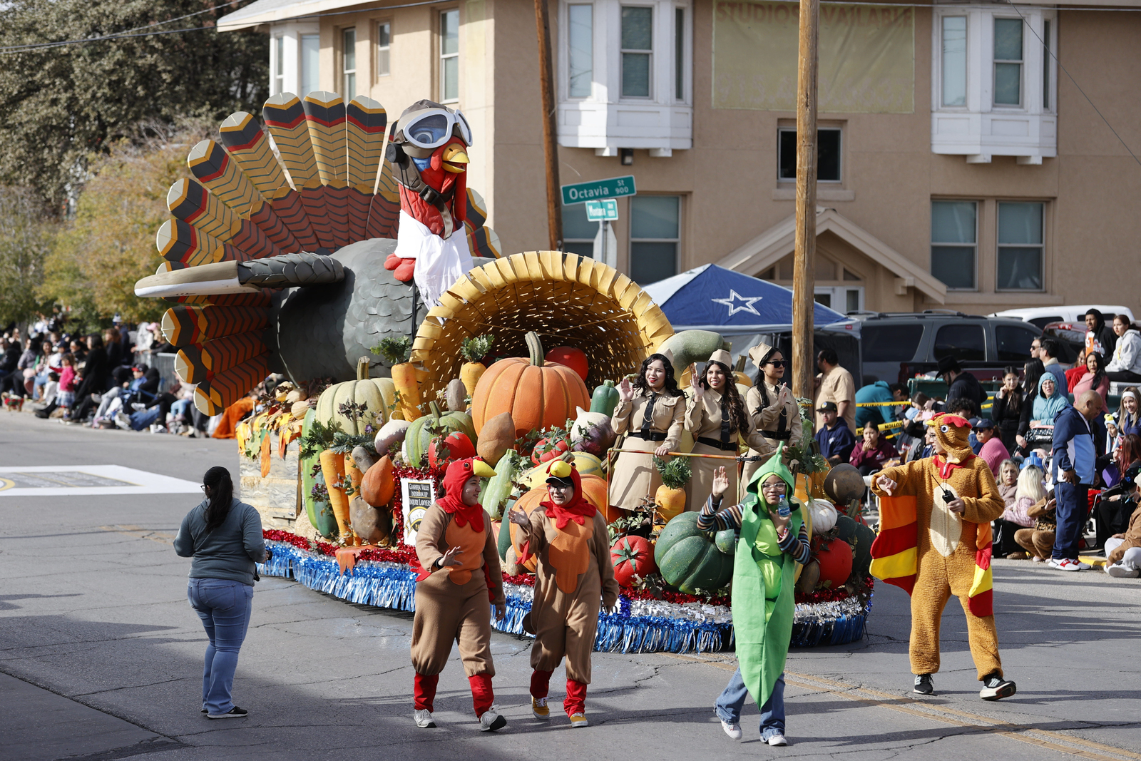 88th Annual Glasheen Valles & Inderman Injury Lawyers Sun Bowl Parade