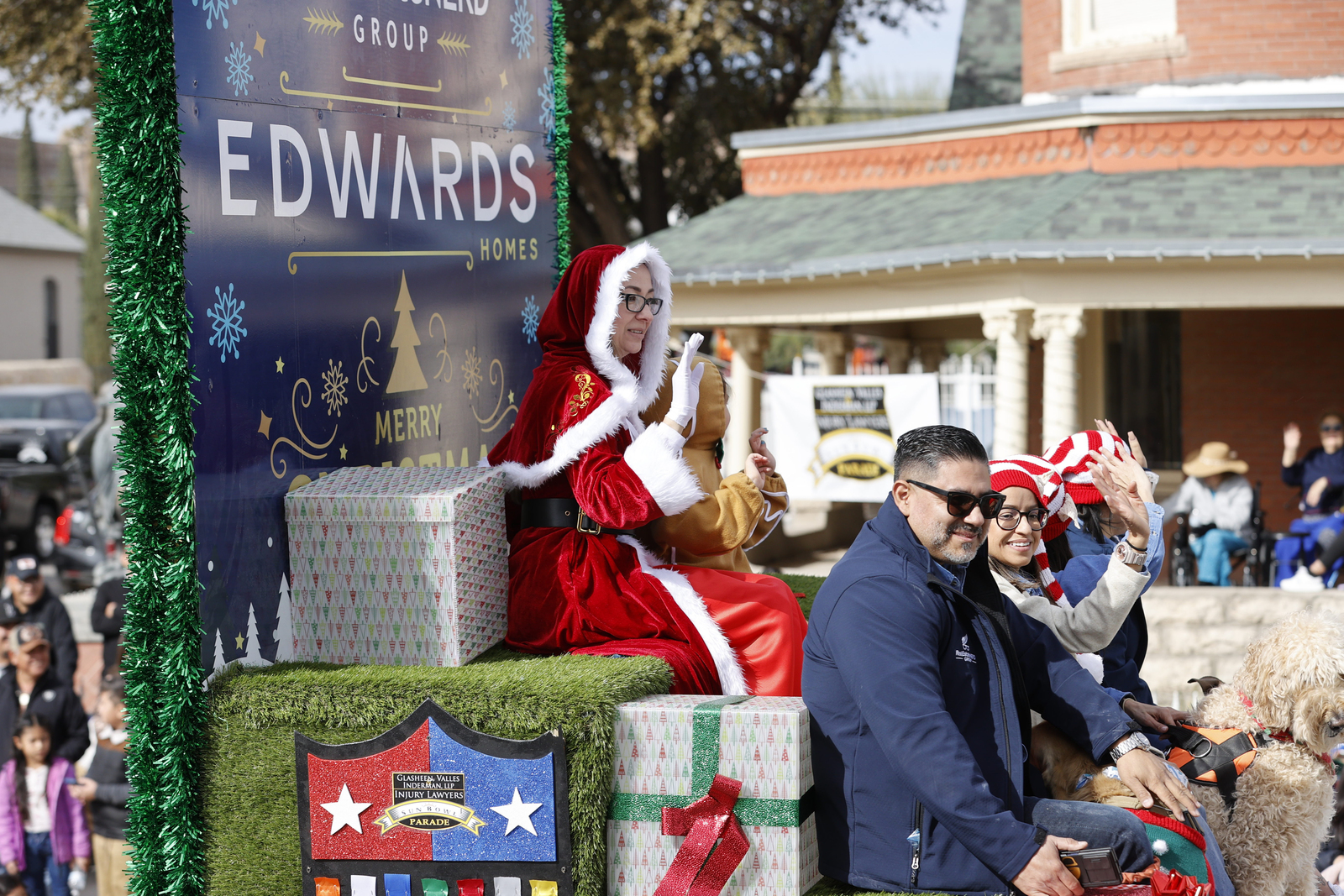 88th Annual Glasheen Valles & Inderman Injury Lawyers Sun Bowl Parade