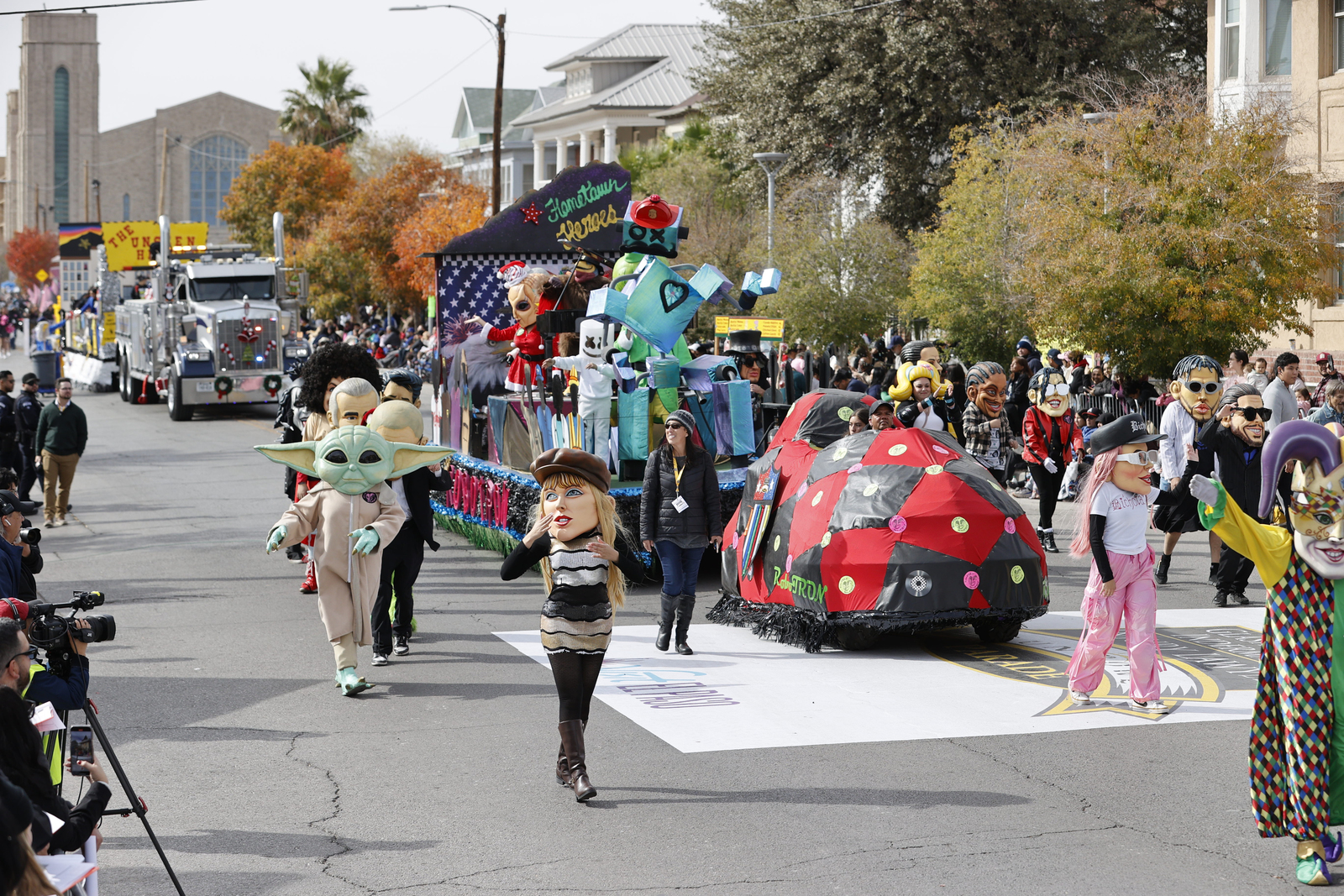88th Annual Glasheen Valles & Inderman Injury Lawyers Sun Bowl Parade